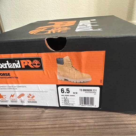 BRAND NEW Timberland boots - Picture 2 of 3